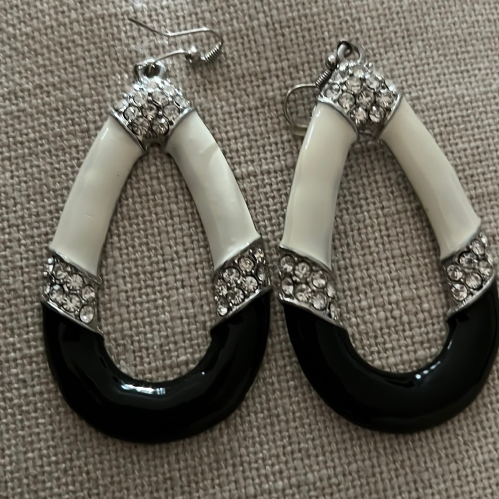Large 90’s hanging earrings